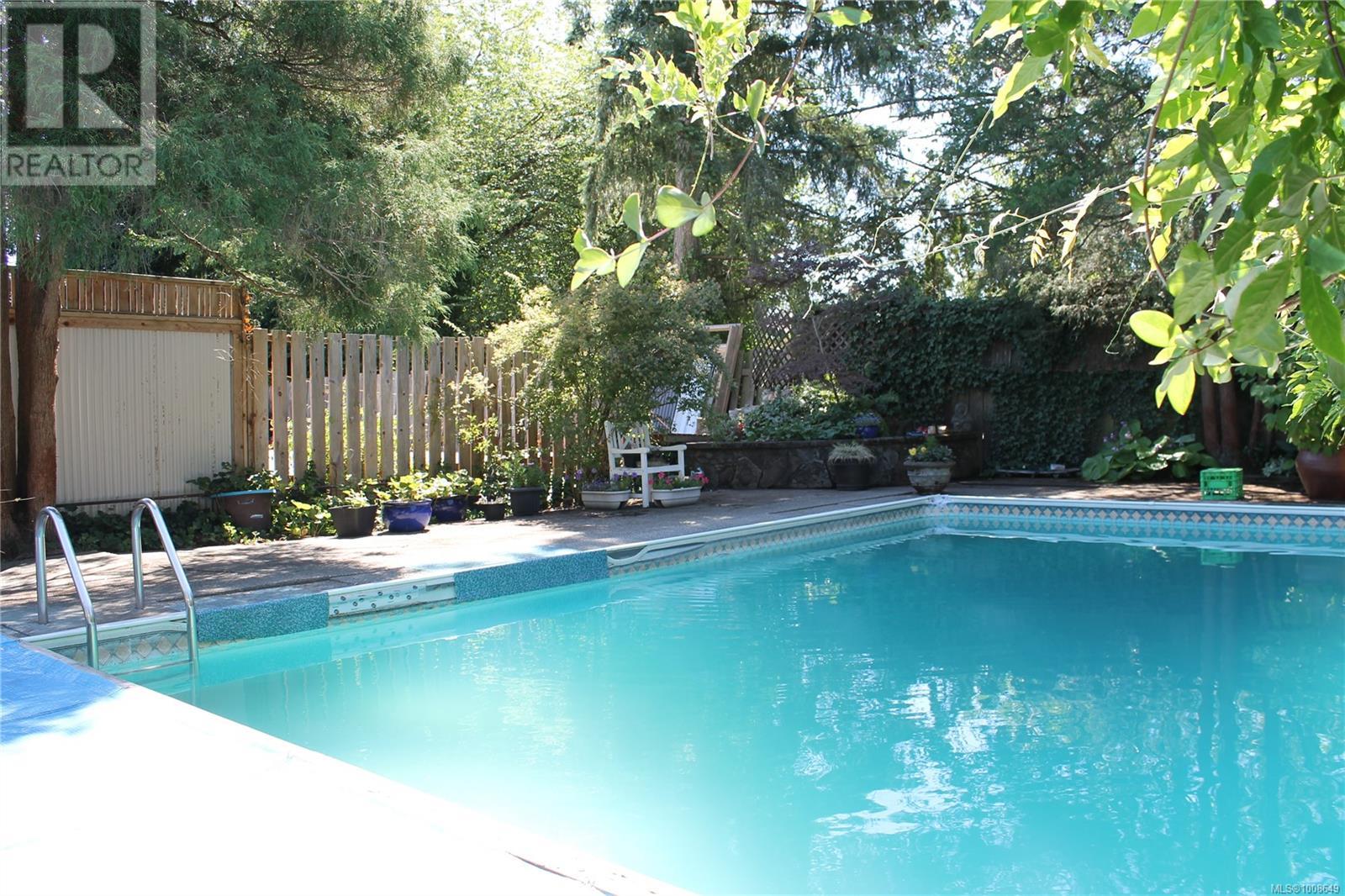 Photo 18 of 756 Marchmont Rd, Duncan BC