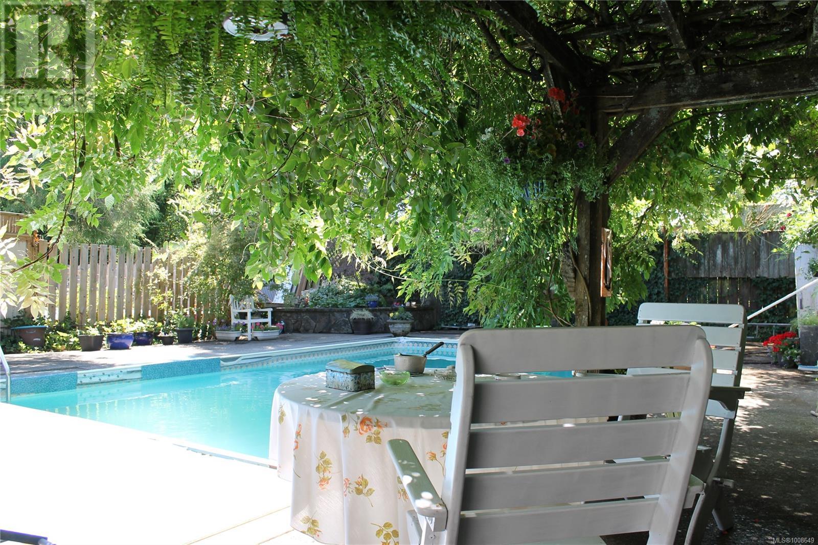 Photo 24 of 756 Marchmont Rd, Duncan BC
