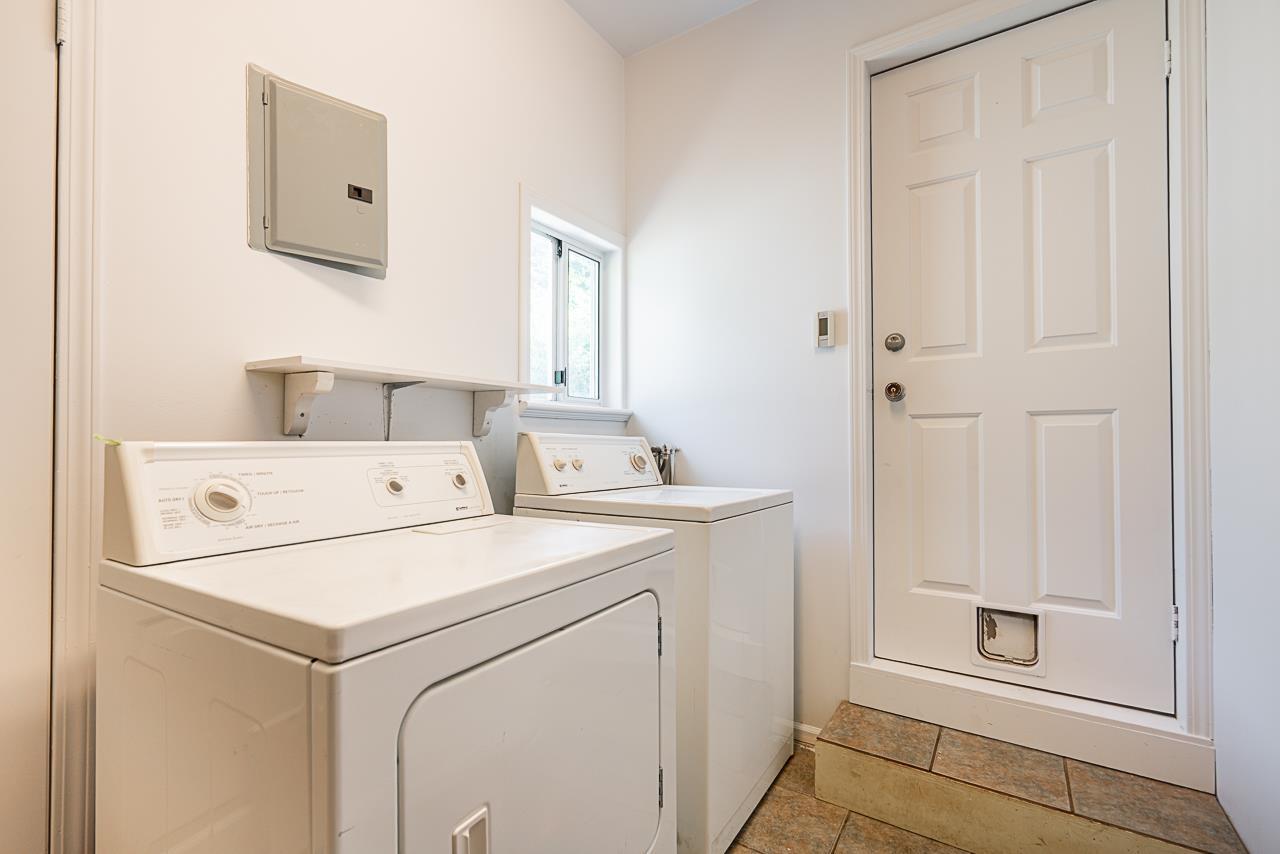 Photo 17 of 15439 Oxenham Avenue, White Rock BC