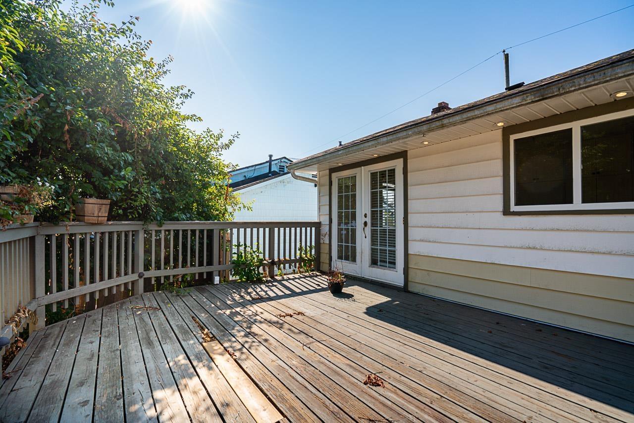 Photo 20 of 15439 Oxenham Avenue, White Rock BC