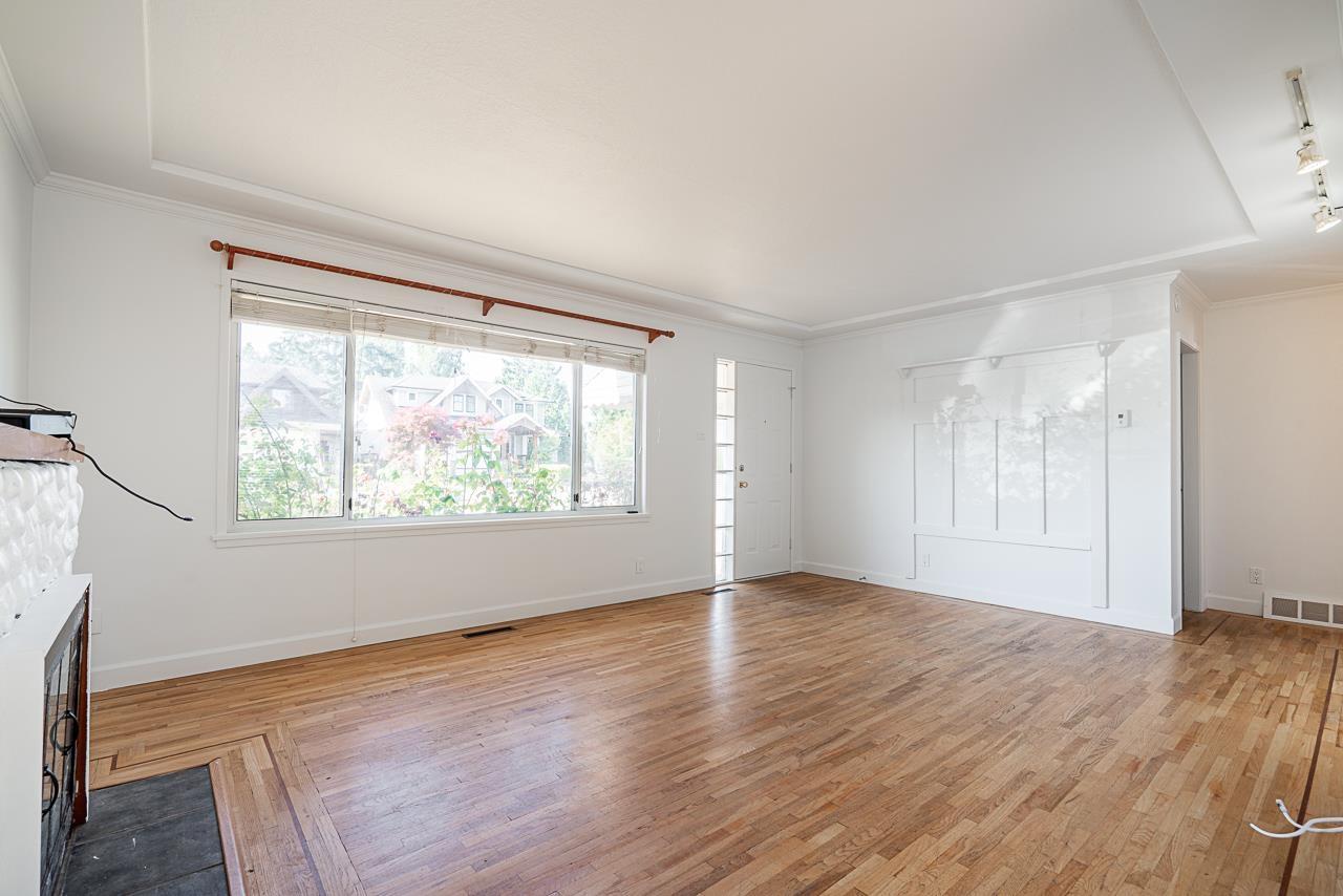 Photo 7 of 15439 Oxenham Avenue, White Rock BC
