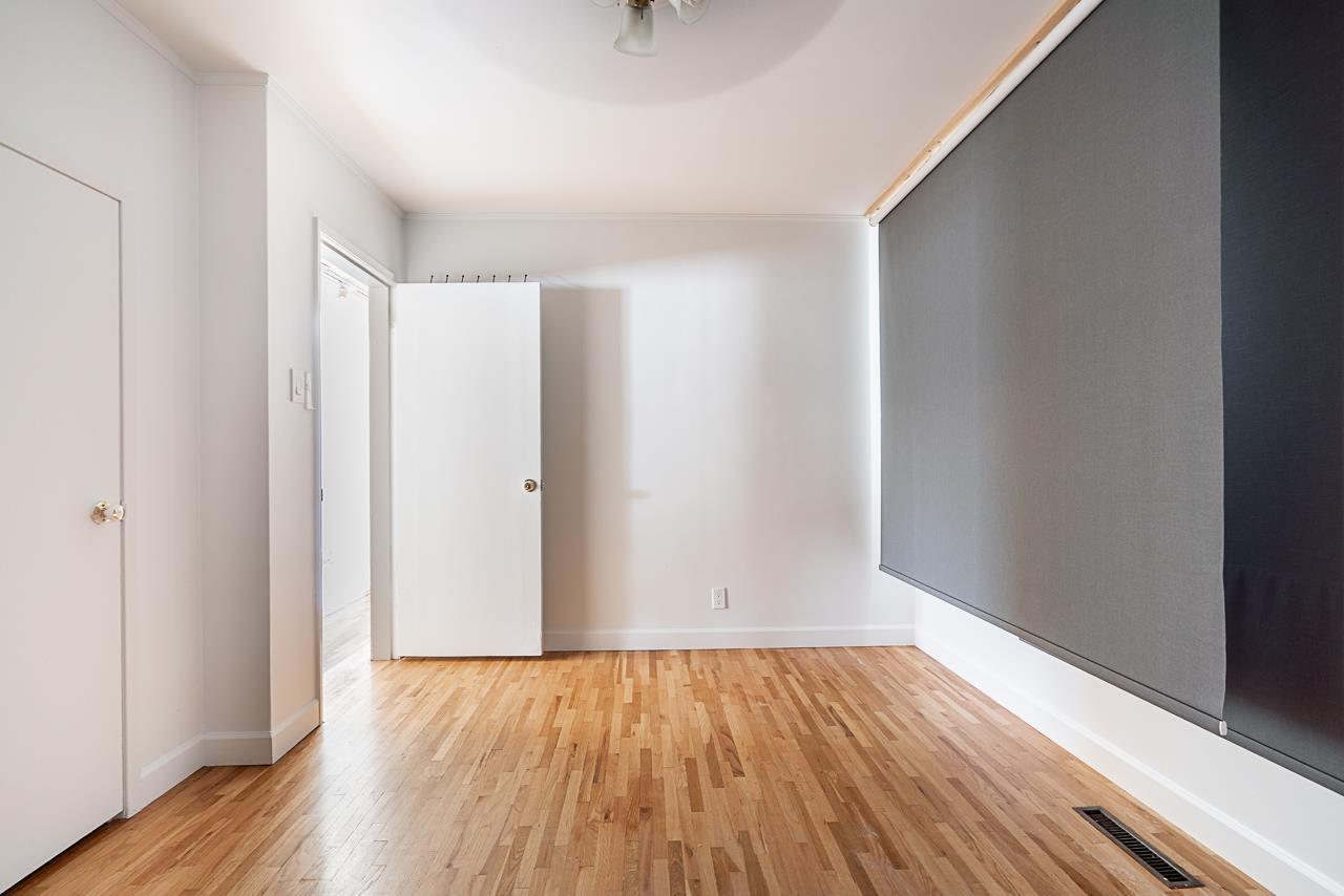 Photo 12 of 15439 Oxenham Avenue, White Rock BC