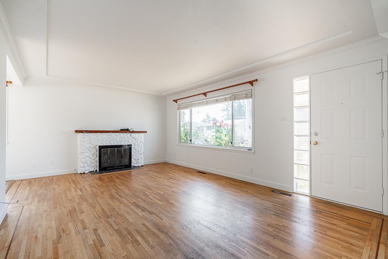 Photo 5 of 15439 Oxenham Avenue, White Rock BC