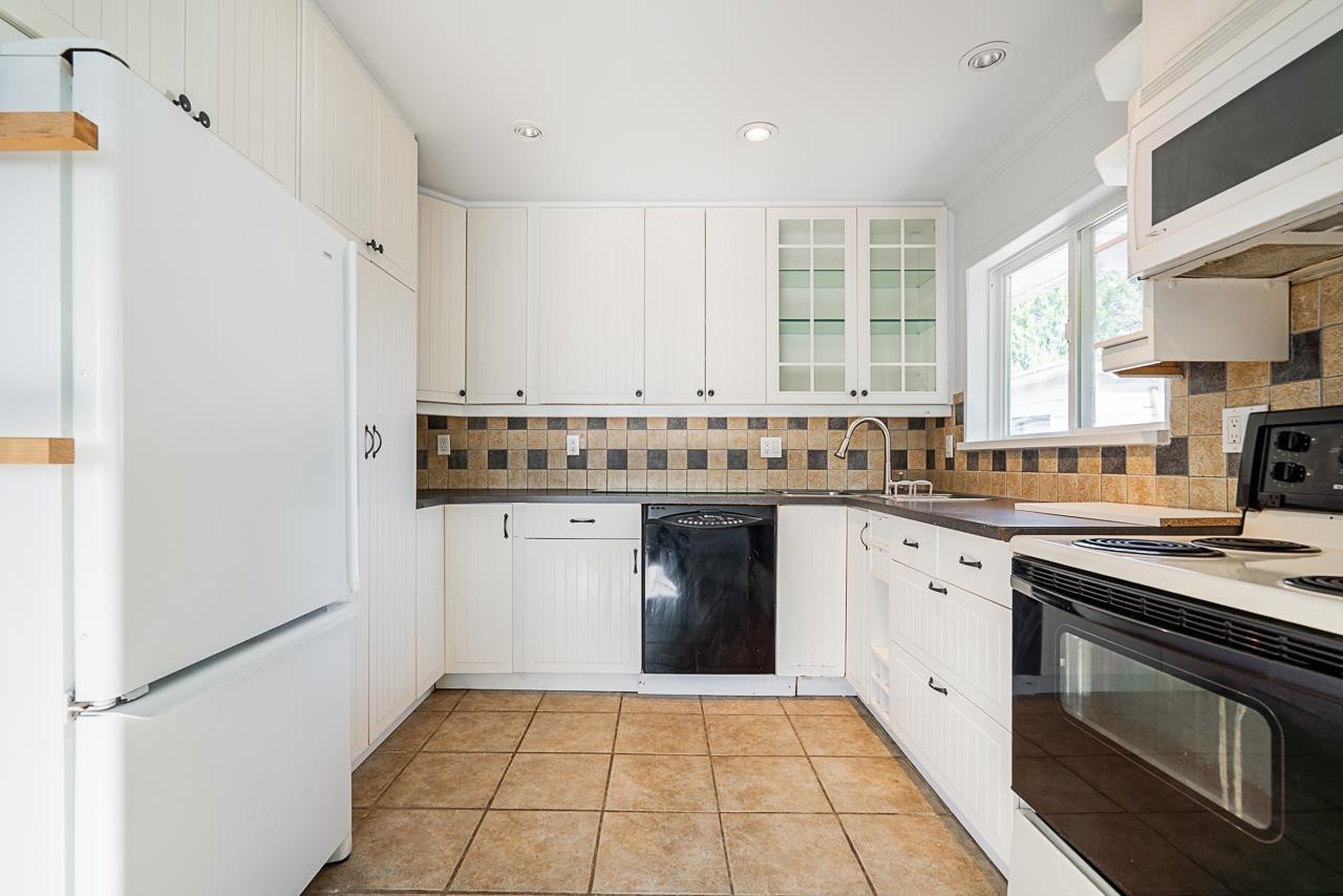 Photo 9 of 15439 Oxenham Avenue, White Rock BC