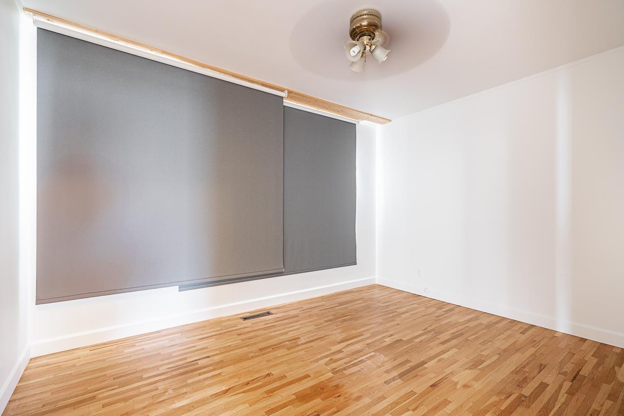 Photo 11 of 15439 Oxenham Avenue, White Rock BC