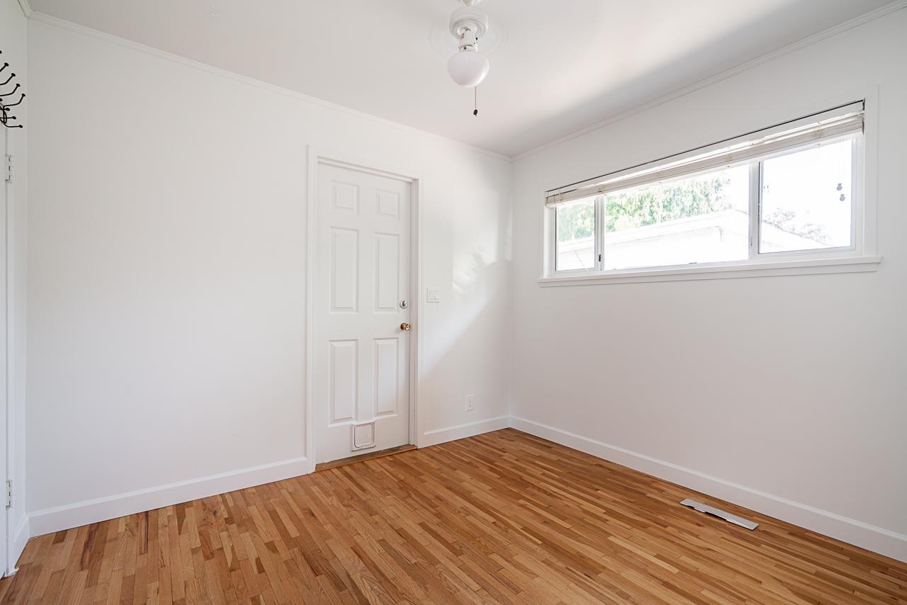 Photo 16 of 15439 Oxenham Avenue, White Rock BC