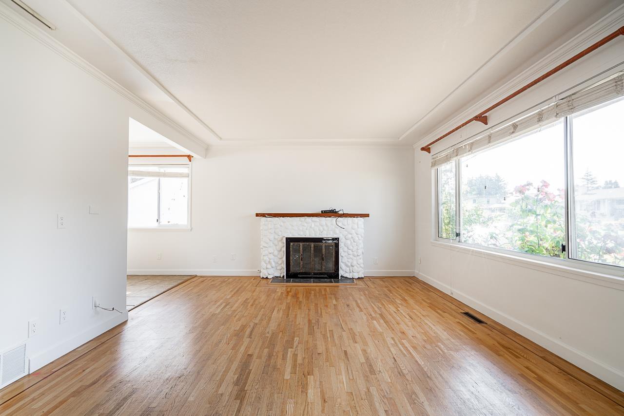 Photo 6 of 15439 Oxenham Avenue, White Rock BC