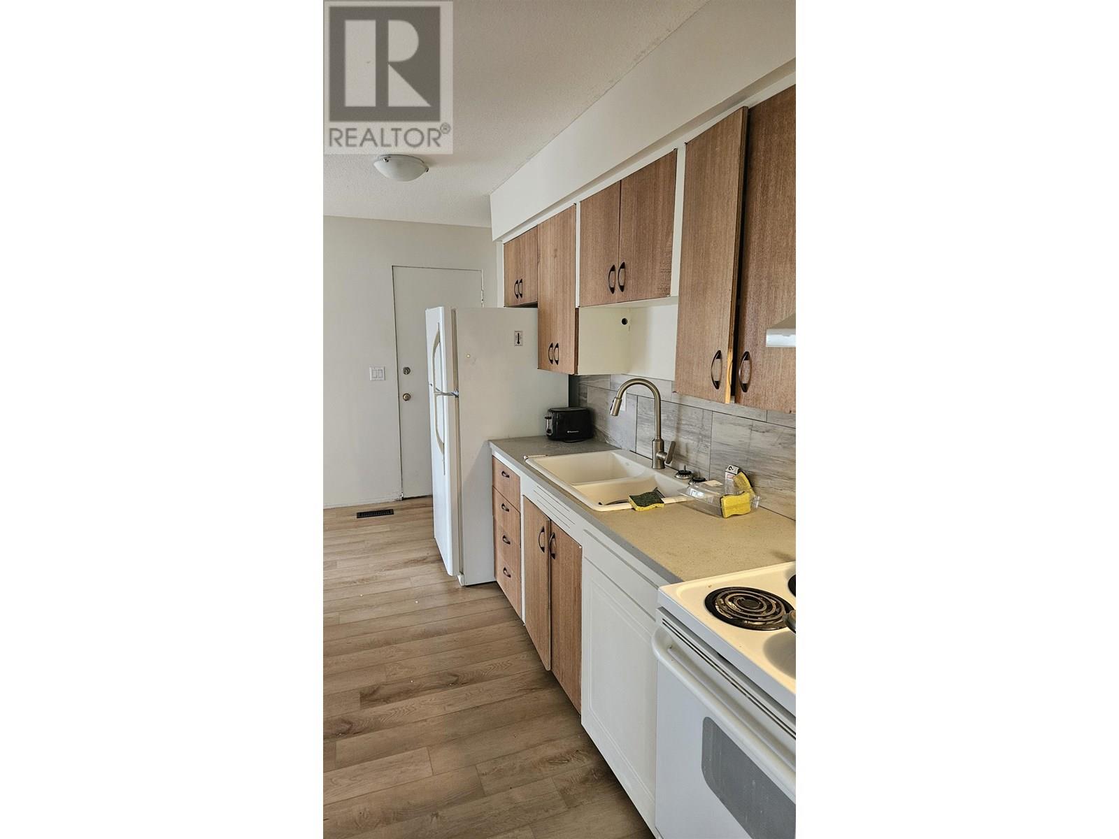 Photo 5 of 450 Kelly Street, Prince George BC