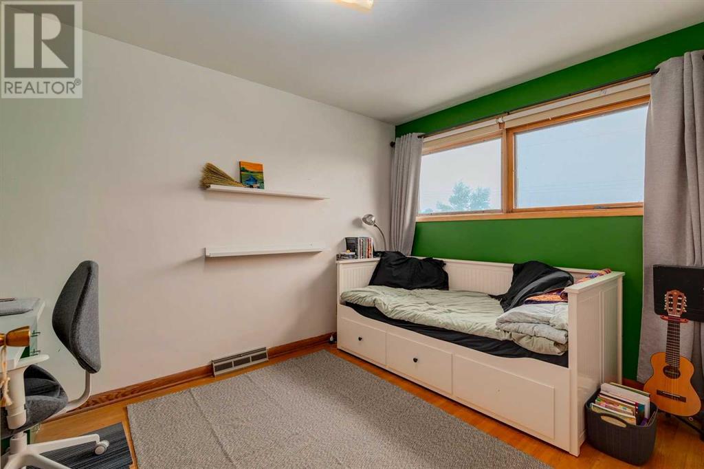 Single Family House 4 Level for Sale in  Winchester Crescent SW Westgate Calgary 