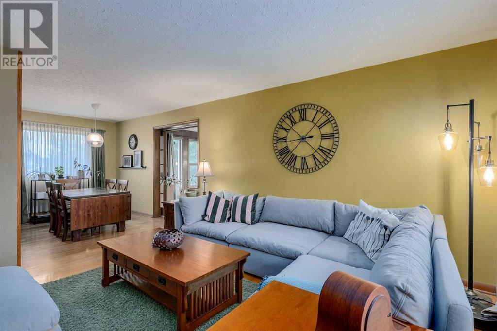 Single Family House 4 Level for Sale in  Winchester Crescent SW Westgate Calgary 