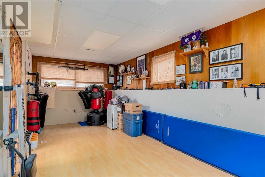 Single Family House 4 Level for Sale in  Winchester Crescent SW Westgate Calgary 