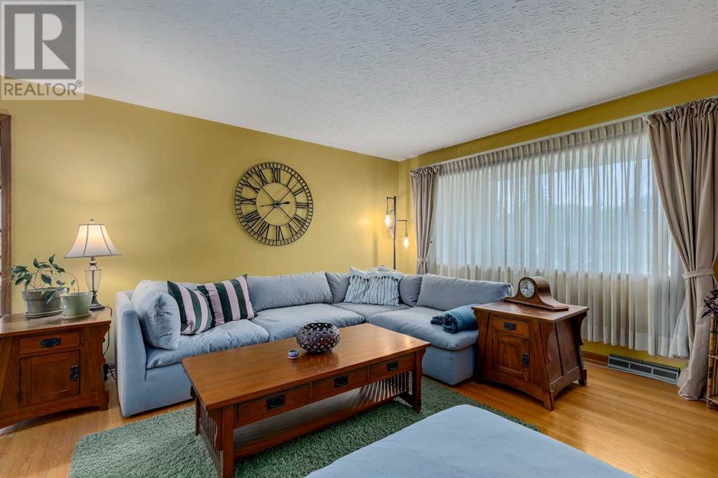 Single Family House 4 Level for Sale in  Winchester Crescent SW Westgate Calgary 