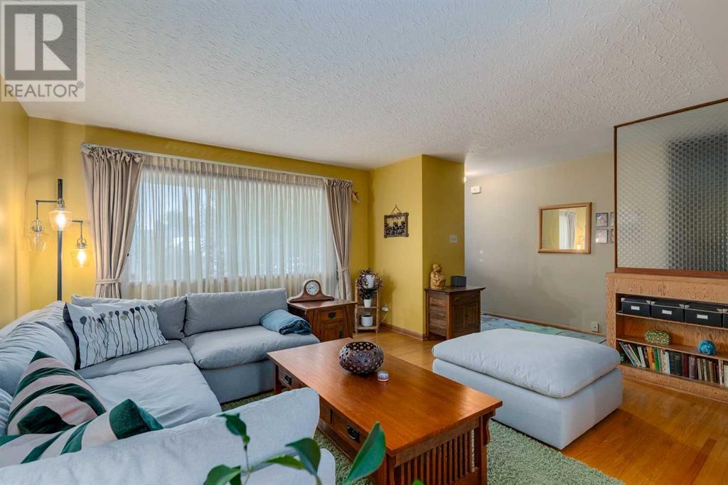 Single Family House 4 Level for Sale in  Winchester Crescent SW Westgate Calgary 