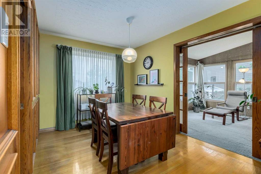 Single Family House 4 Level for Sale in  Winchester Crescent SW Westgate Calgary 