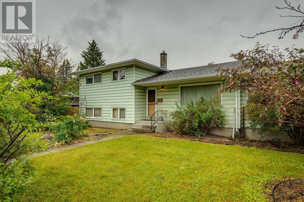 Single Family House 4 Level for Sale in  Winchester Crescent SW Westgate Calgary 