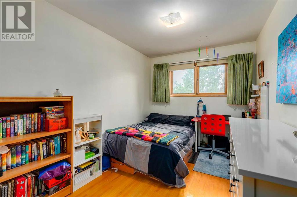 Single Family House 4 Level for Sale in  Winchester Crescent SW Westgate Calgary 