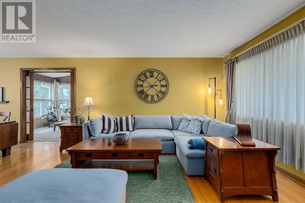 Single Family House 4 Level for Sale in  Winchester Crescent SW Westgate Calgary 