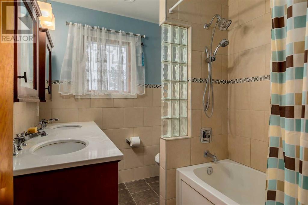 Single Family House 4 Level for Sale in  Winchester Crescent SW Westgate Calgary 