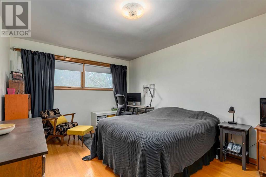 Single Family House 4 Level for Sale in  Winchester Crescent SW Westgate Calgary 