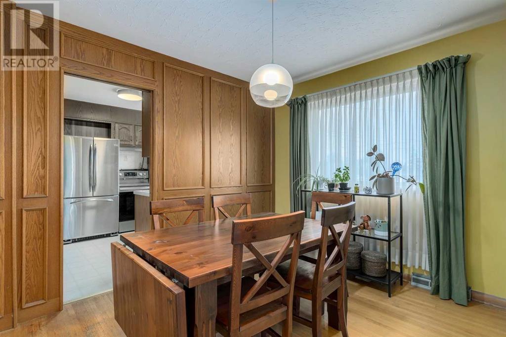 Single Family House 4 Level for Sale in  Winchester Crescent SW Westgate Calgary 