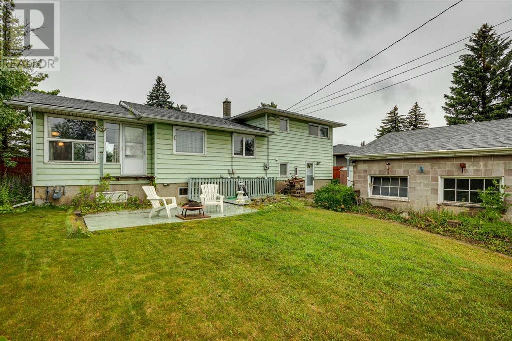 Single Family House 4 Level for Sale in  Winchester Crescent SW Westgate Calgary 
