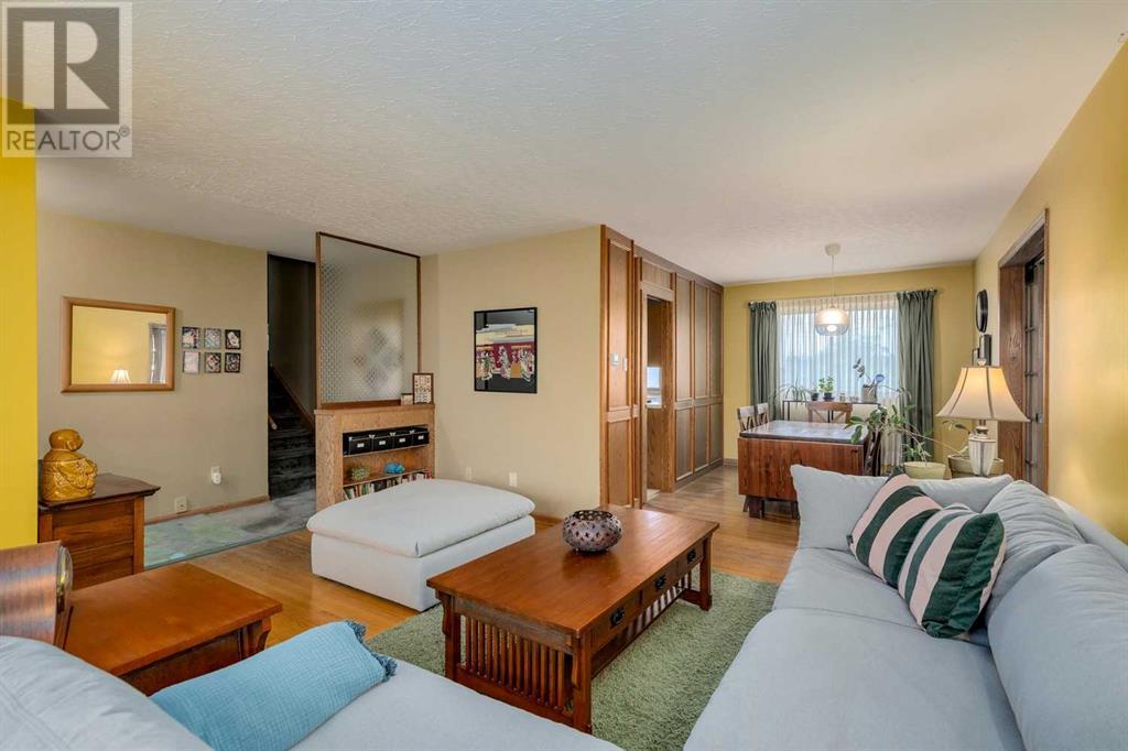 Single Family House 4 Level for Sale in  Winchester Crescent SW Westgate Calgary 