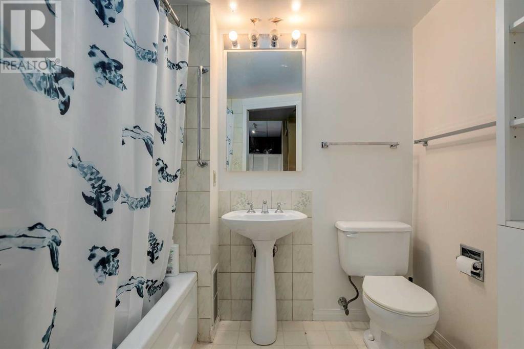 Single Family House 4 Level for Sale in  Winchester Crescent SW Westgate Calgary 