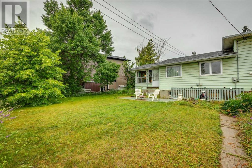 Single Family House 4 Level for Sale in  Winchester Crescent SW Westgate Calgary 