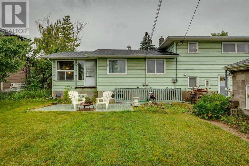 Single Family House 4 Level for Sale in  Winchester Crescent SW Westgate Calgary 