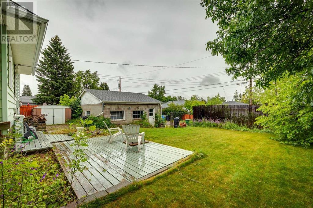 Single Family House 4 Level for Sale in  Winchester Crescent SW Westgate Calgary 