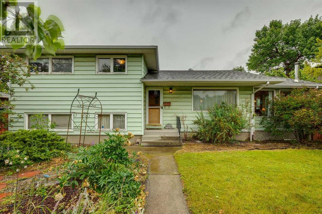Single Family House 4 Level for Sale in  Winchester Crescent SW Westgate Calgary 