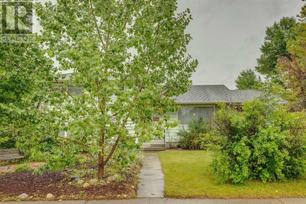 Single Family House 4 Level for Sale in  Winchester Crescent SW Westgate Calgary 
