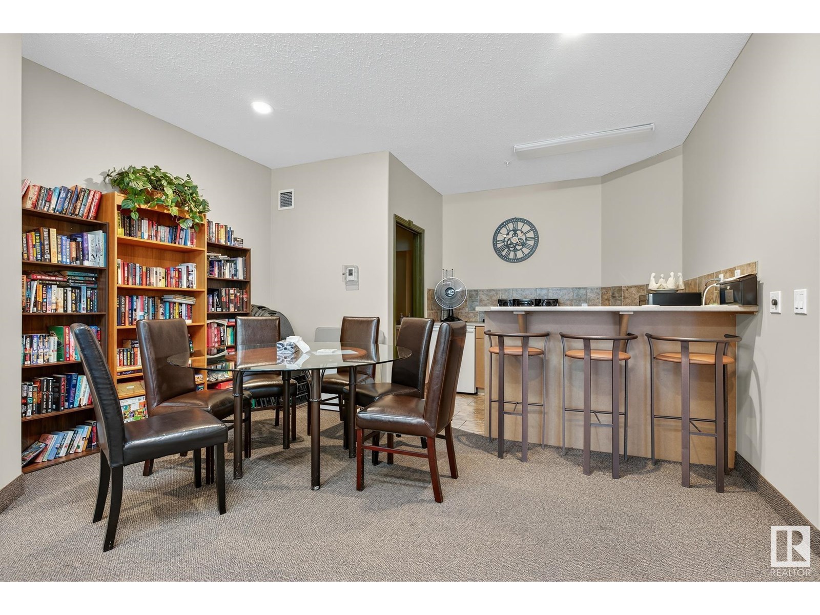 Photo 11 of 215 6623 172 St Nw, Edmonton AB