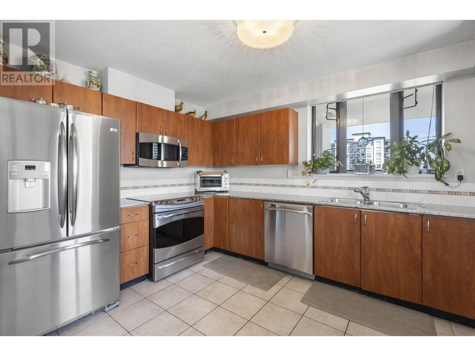 Photo 12 of 1901 850 Royal Avenue, New Westminster BC