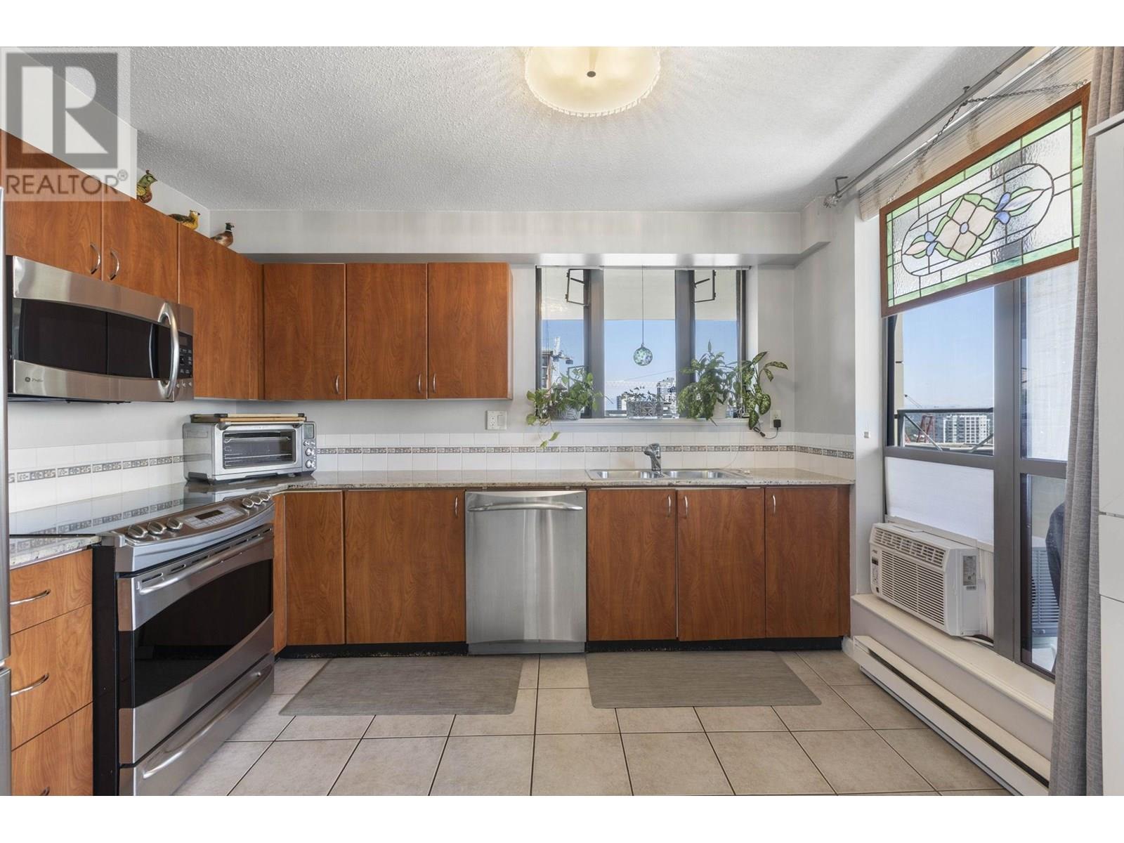 Photo 13 of 1901 850 Royal Avenue, New Westminster BC