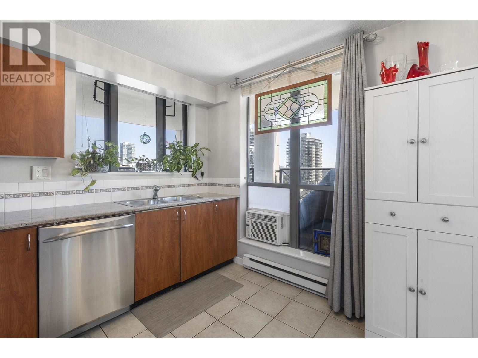 Photo 15 of 1901 850 Royal Avenue, New Westminster BC
