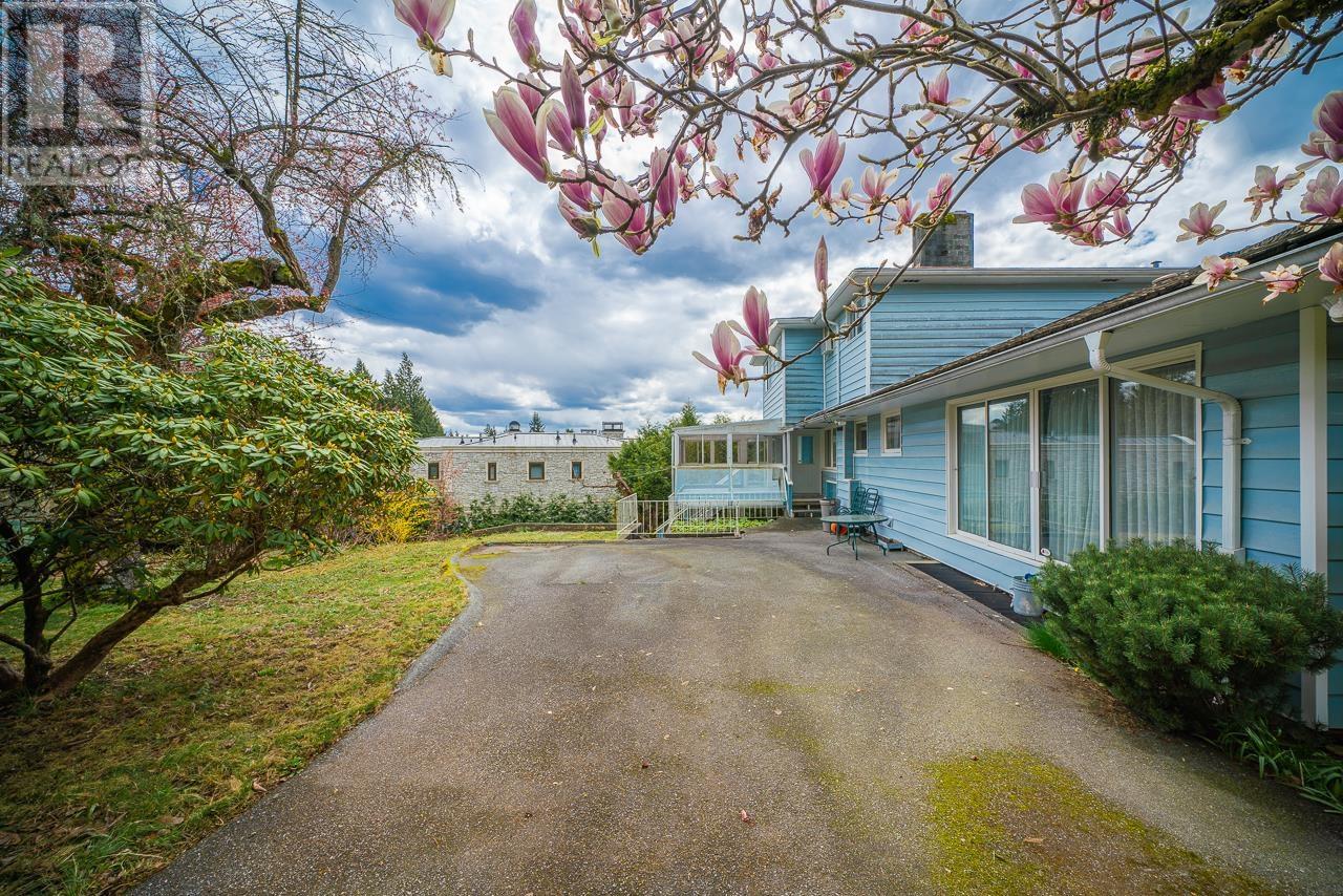 Photo 9 of 650 Southborough Drive, West Vancouver BC