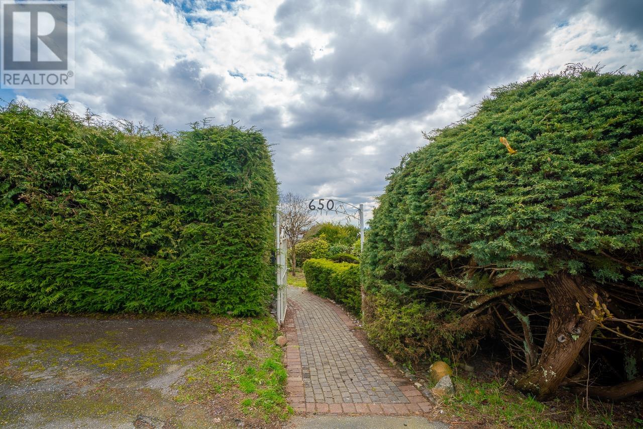 Photo 11 of 650 Southborough Drive, West Vancouver BC