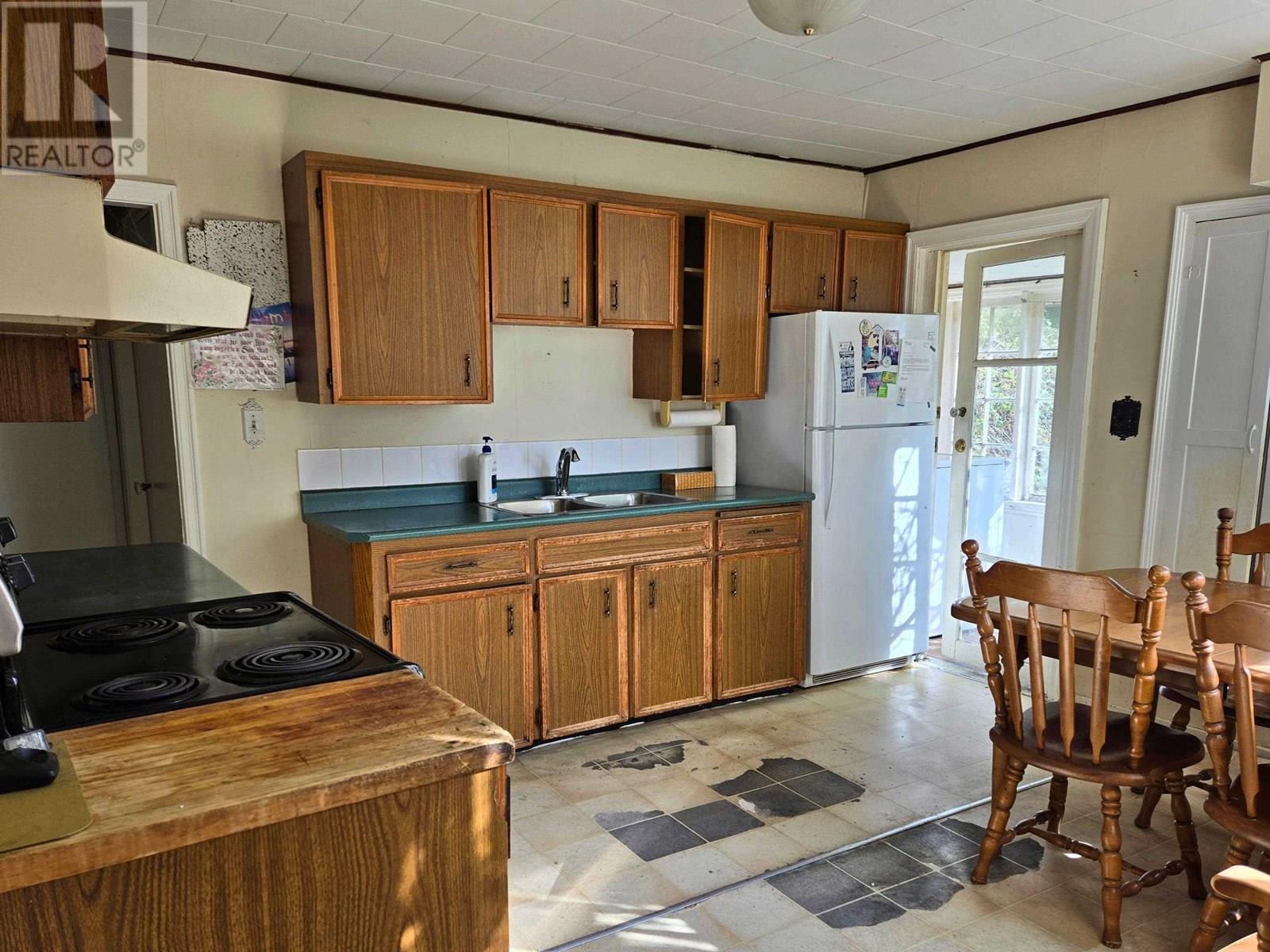 547 N FLETCHER ROAD, Gibsons