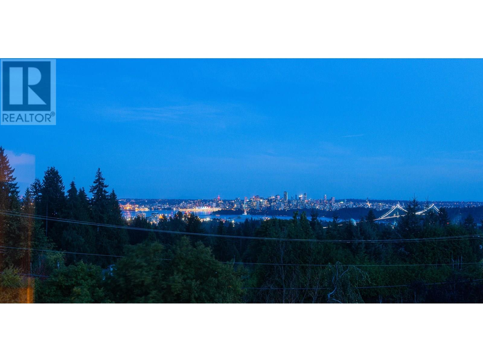 Photo 3 of 650 Southborough Drive, West Vancouver BC