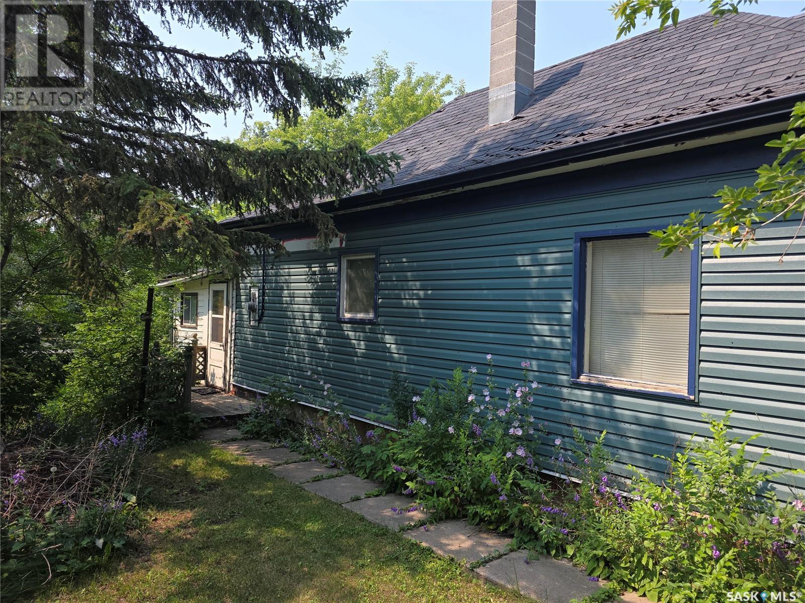 Photo 2 of 311 5th Street E, Wynyard SK