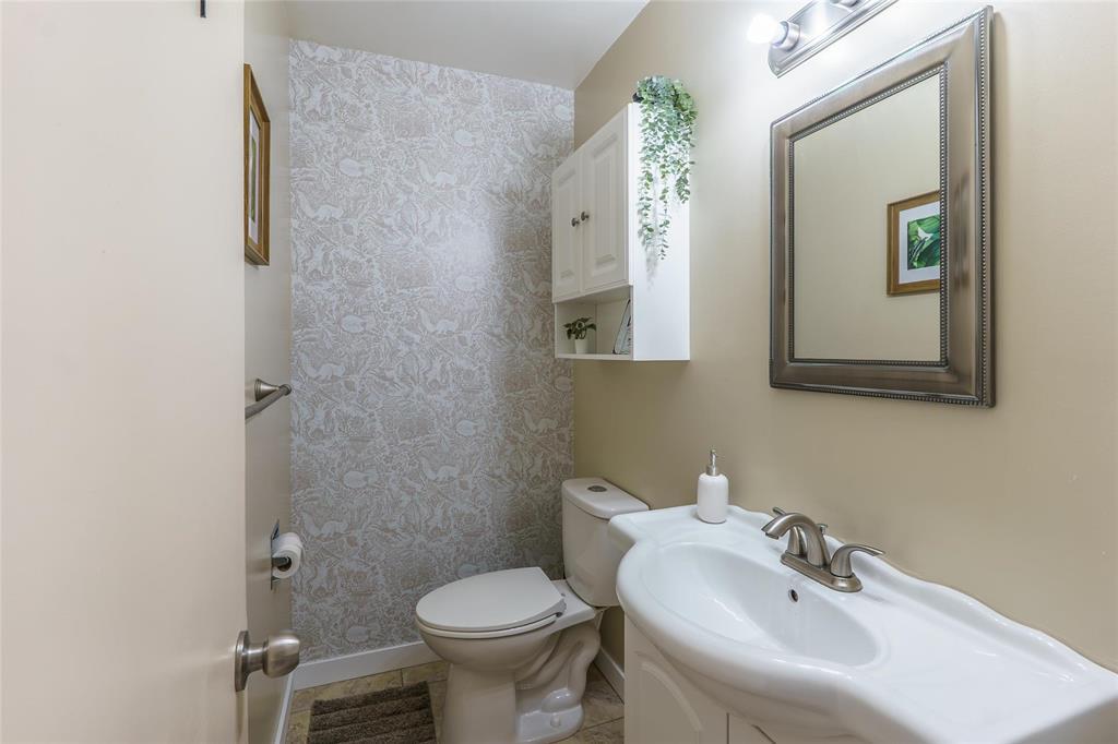 Photo 9 of 1493 Rothesay Street, Winnipeg MB