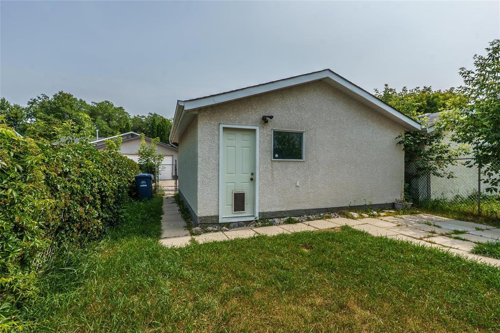 Photo 37 of 1493 Rothesay Street, Winnipeg MB