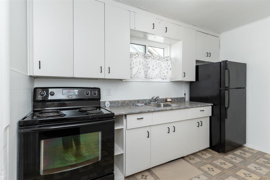 Photo 2 of 1188 Selkirk Avenue, Winnipeg MB