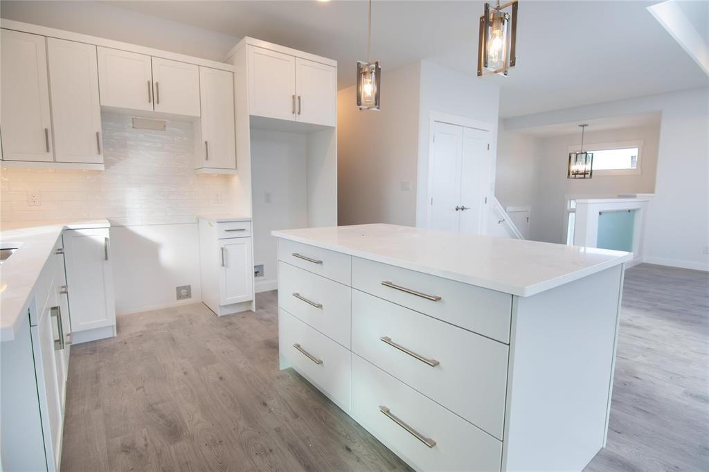 Photo 11 of 26 Van Riesen Drive, Niverville MB