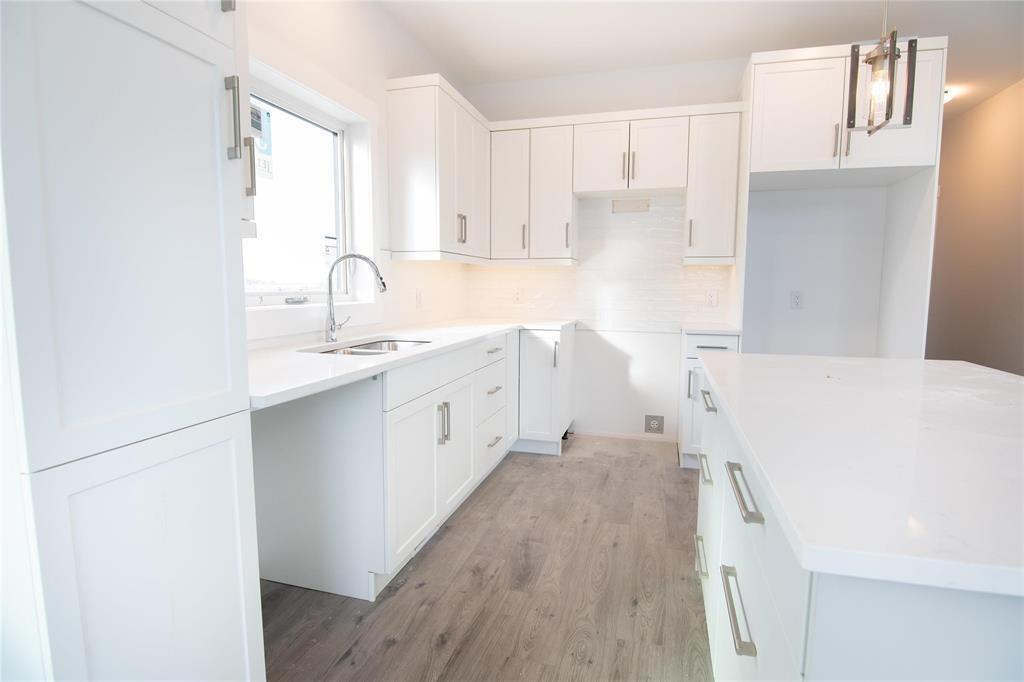 Photo 12 of 26 Van Riesen Drive, Niverville MB