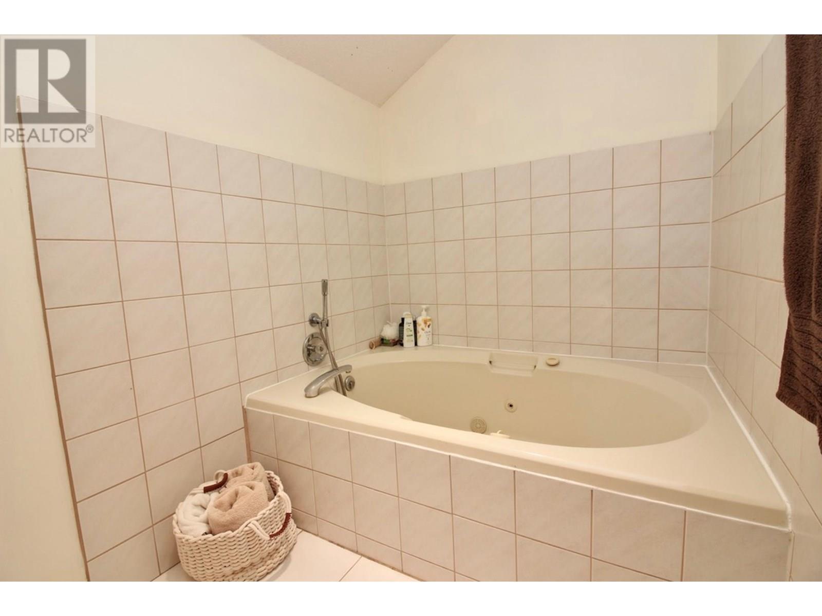  324 Clifton Road North, Kelowna