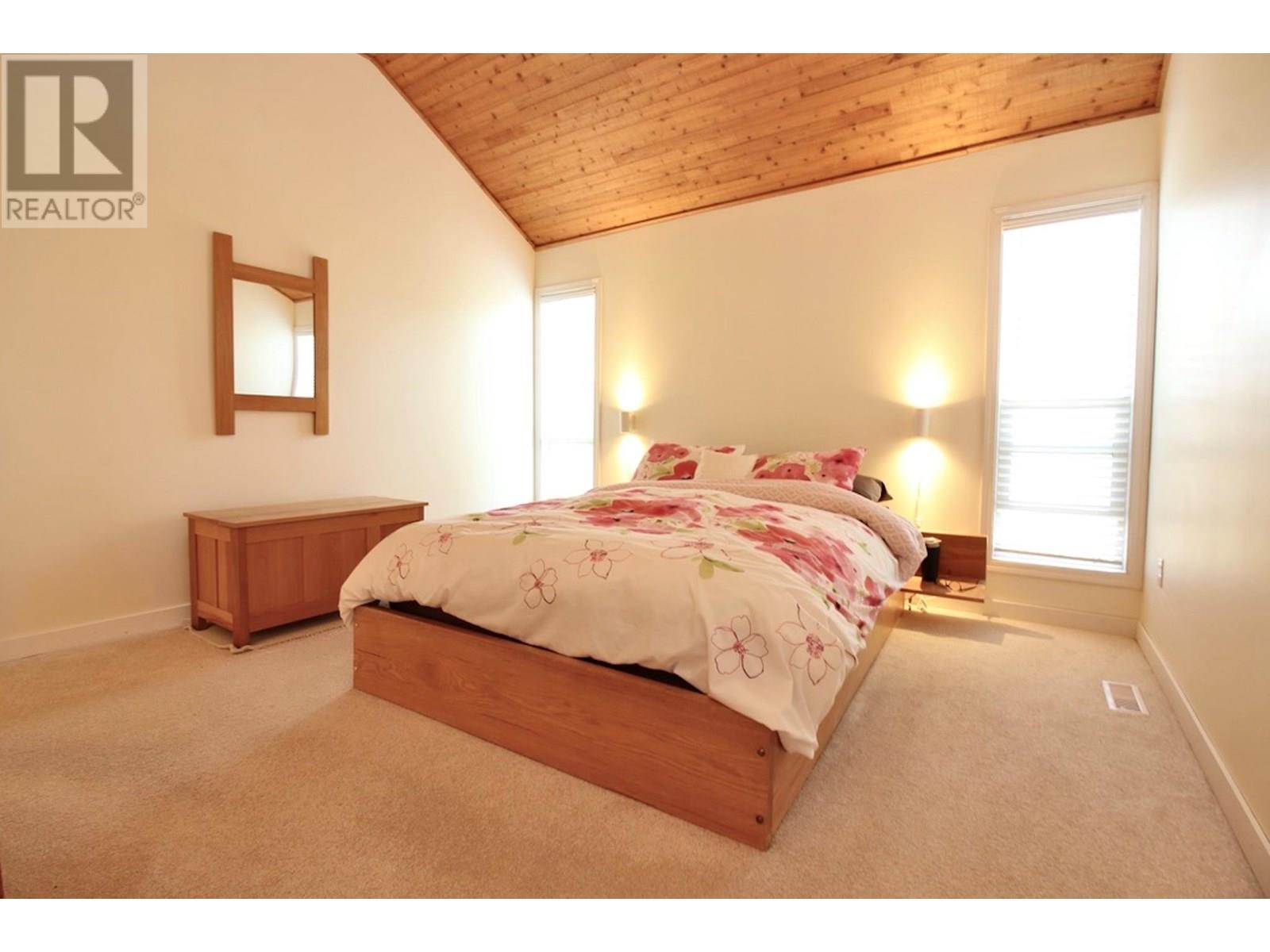  324 Clifton Road North, Kelowna