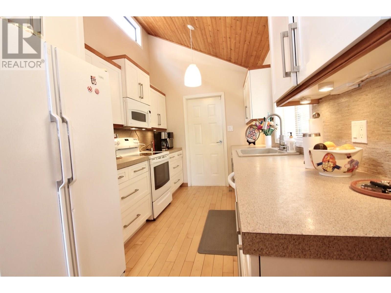 324 Clifton Road North, Kelowna