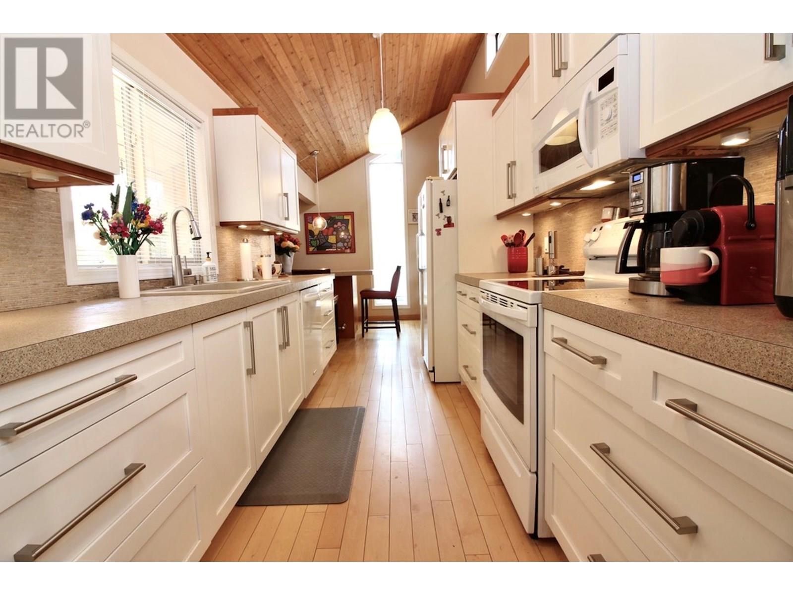  324 Clifton Road North, Kelowna